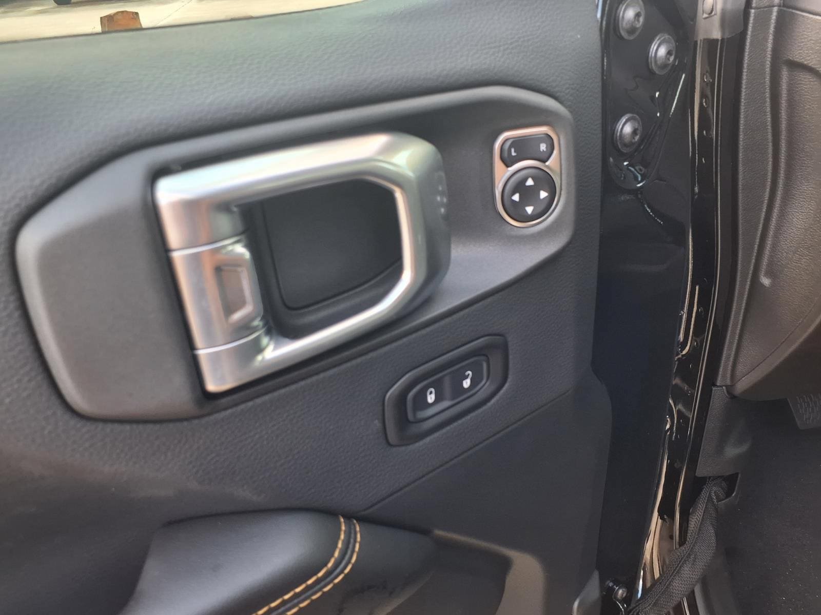 New 2026 Jeep Wrangler Unlimited Sahara AWD/4WD image 10