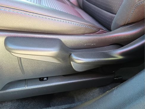 Used 2025 Chevrolet Trax LT image 15