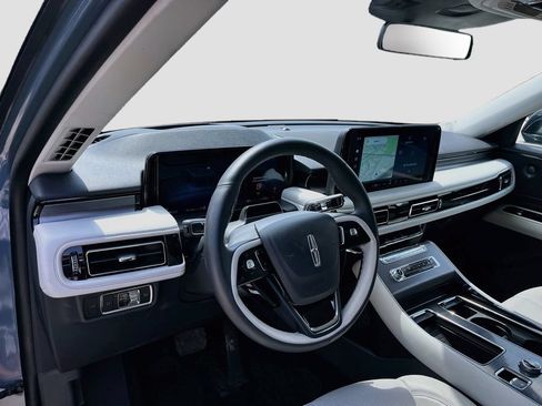 Used 2025 Lincoln Aviator AWD w/ Equipment Group 101A image 9