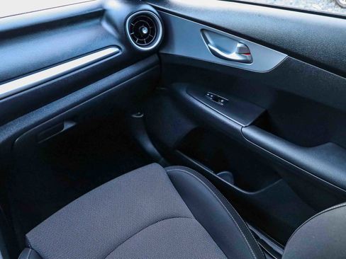 Used 2024 Kia Forte LXS w/ LXS Technology Package image 18