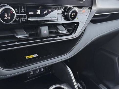 Certified 2025 Toyota Highlander Limited image 16