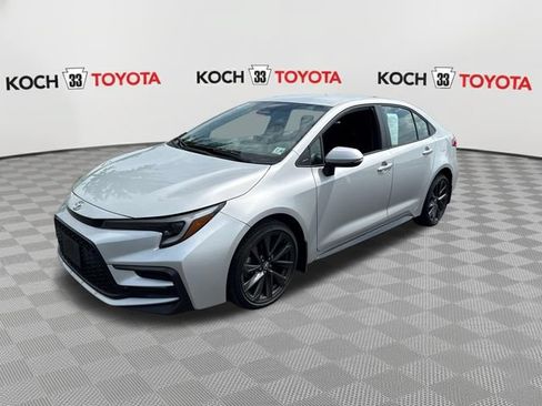 Used 2023 Toyota Corolla SE w/ Carpet Mat Package (TMS) FWD image 3
