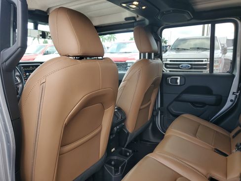 Used 2021 Jeep Gladiator Overland w/ Popular Equipment Package image 14