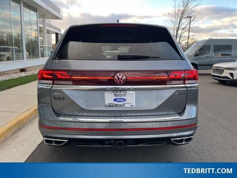 Used 2024 Volkswagen Atlas SEL Premium R-Line image 7