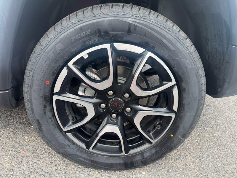 Used 2025 Jeep Compass Trailhawk AWD/4WD image 9