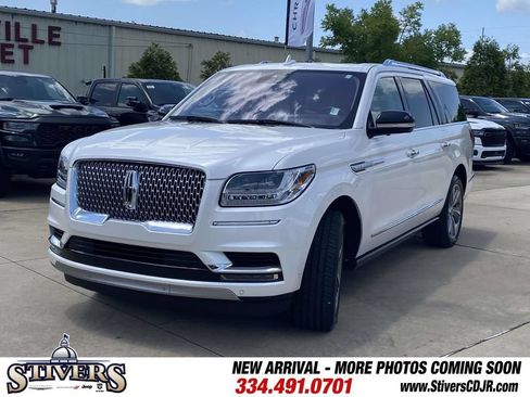 Used 2018 Lincoln Navigator L Reserve w/ Technology Package AWD/4WD image 3