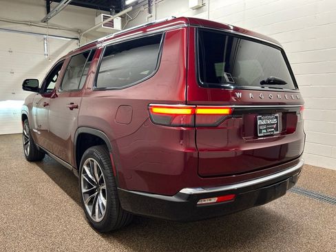 Used 2025 Jeep Wagoneer Series III w/ Premium Group I AWD/4WD image 4