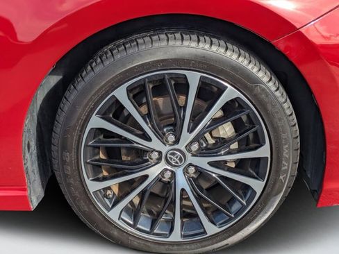 Used 2019 Toyota Camry L image 9