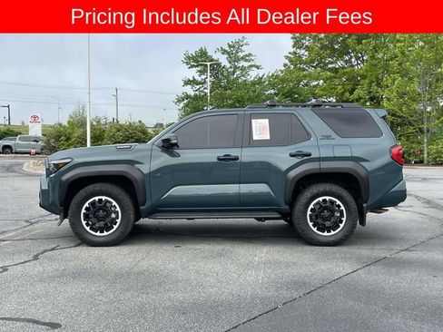 Used 2025 Toyota 4Runner TRD Off-Road Premium AWD/4WD image 2