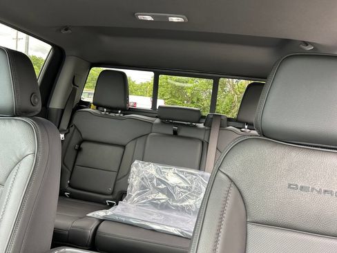 New 2026 GMC Sierra 1500 Denali w/ Denali Reserve Package AWD/4WD image 9