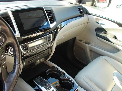 Used 2016 Honda Pilot Touring image 7