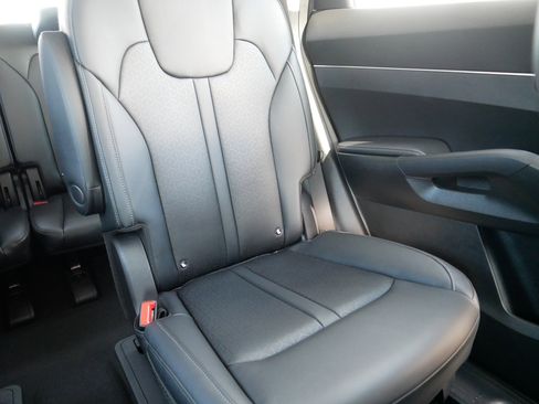 Certified 2023 Kia Sorento EX image 14