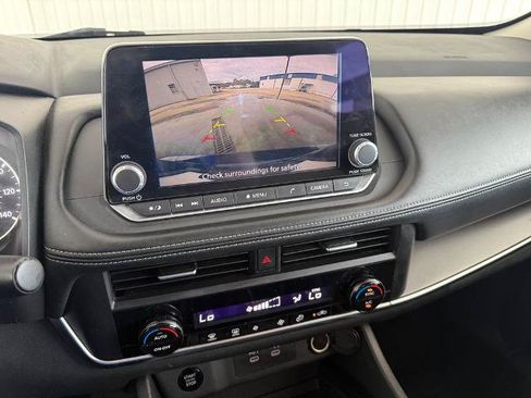 Used 2024 Nissan Rogue SV FWD image 5