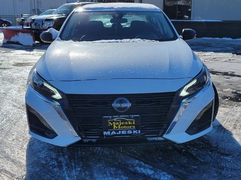 Used 2024 Nissan Altima 2.5 SV image 2