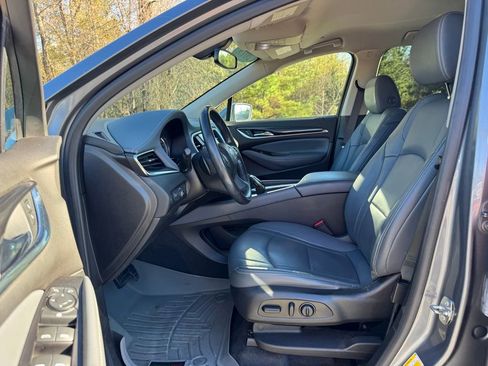 Used 2019 Buick Enclave Essence image 24