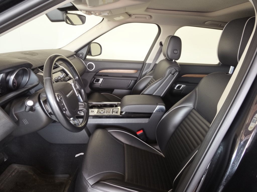 Used 2017 Land Rover Discovery HSE AWD/4WD image 4