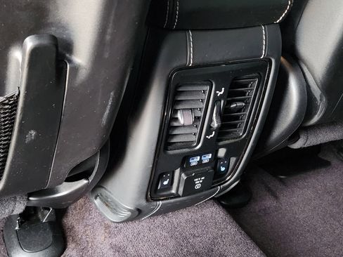 Used 2017 Jeep Grand Cherokee SRT image 28