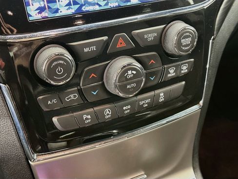 Used 2022 Jeep Grand Cherokee Laredo X AWD/4WD image 24