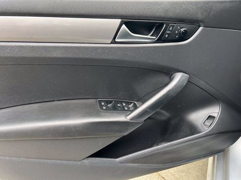 Used 2013 Volkswagen Passat 2.5 S FWD image 21