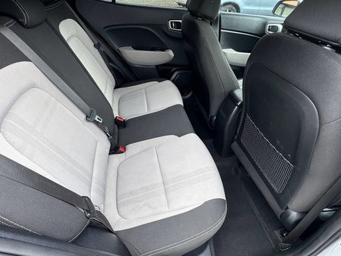 Used 2023 Hyundai Venue SEL image 19