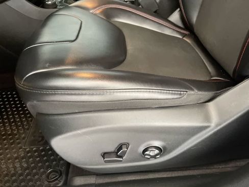 Used 2019 Jeep Cherokee Trailhawk w/ Cold Weather Group AWD/4WD image 12