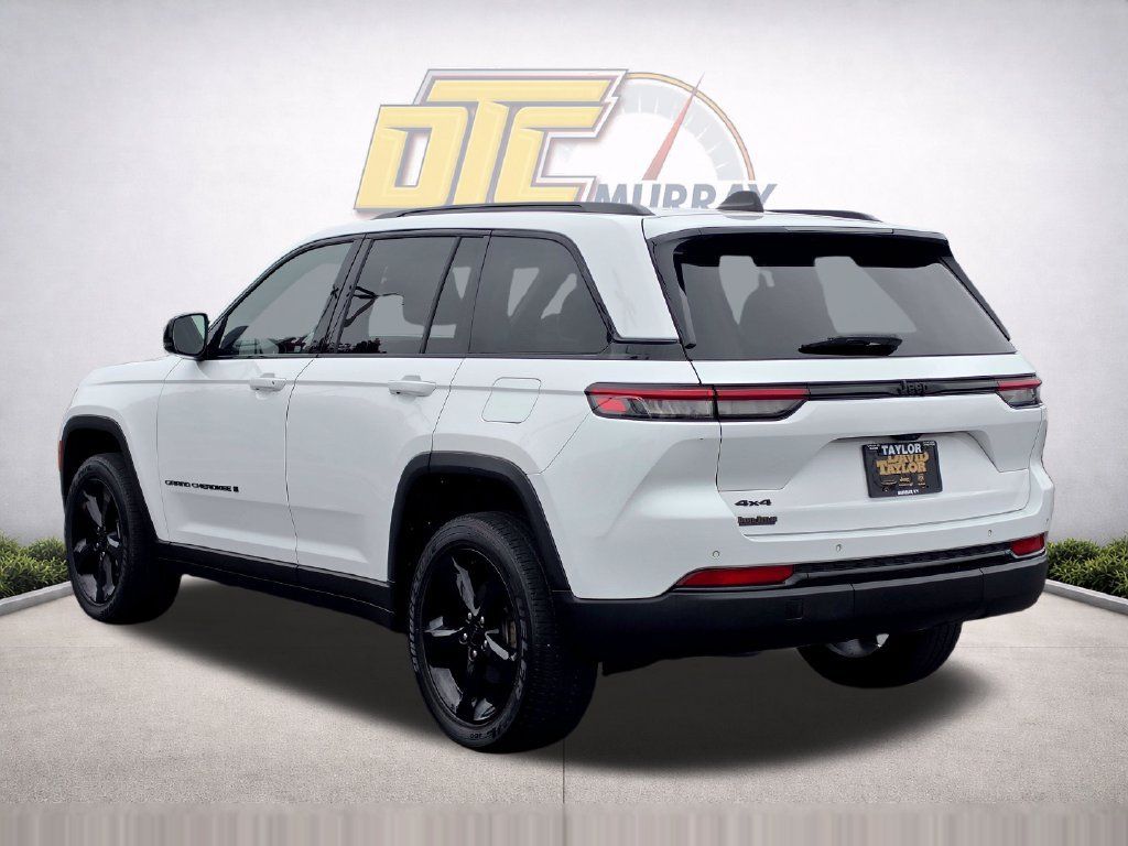 Used 2023 Jeep Grand Cherokee Altitude AWD/4WD image 7