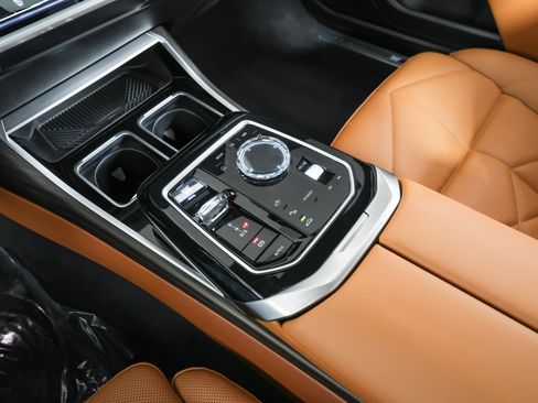 Used 2023 BMW 740i w/ Parking Assistance Package image 29