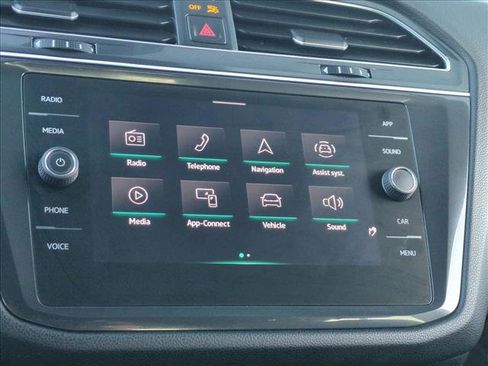 Used 2022 Volkswagen Tiguan SE R-Line image 13