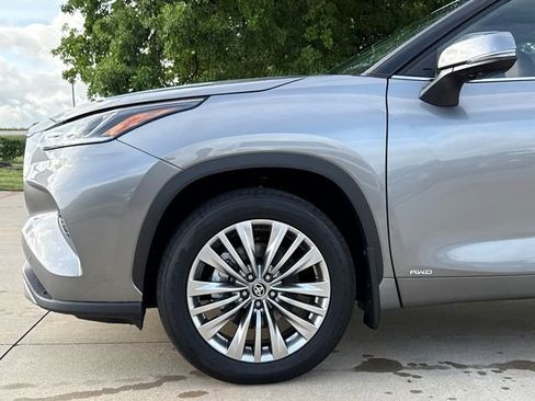 New 2026 Toyota Highlander Platinum AWD/4WD image 5