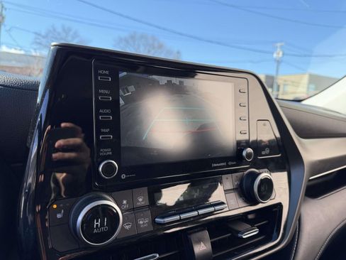 Used 2021 Toyota Highlander XLE image 36