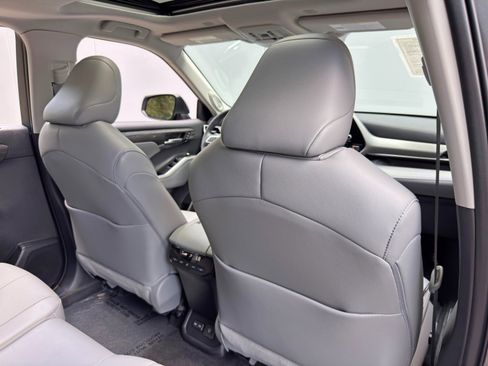 Used 2024 Toyota Highlander Limited AWD/4WD image 38