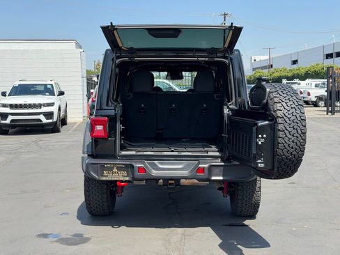Used 2025 Jeep Wrangler Unlimited Rubicon AWD/4WD image 28