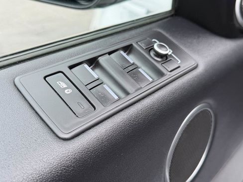 Used 2017 Land Rover Range Rover Sport HSE image 10
