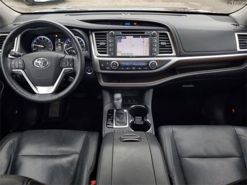 Used 2015 Toyota Highlander Limited Platinum image 31