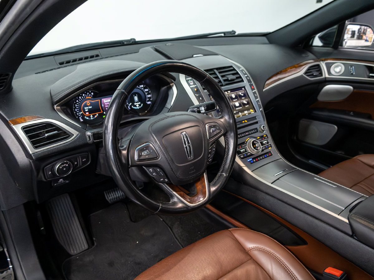 Used 2019 Lincoln MKZ Reserve w/ Luxury Package AWD/4WD image 4