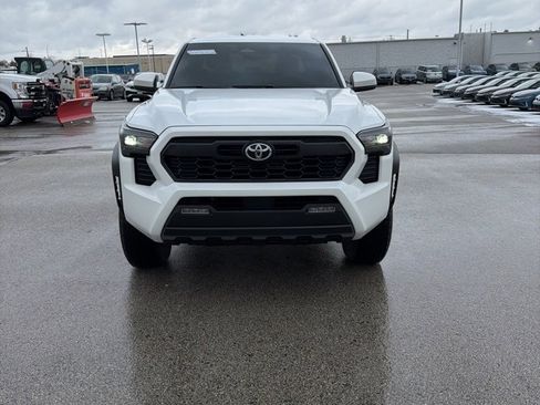 Used 2024 Toyota Tacoma TRD Off-Road image 2