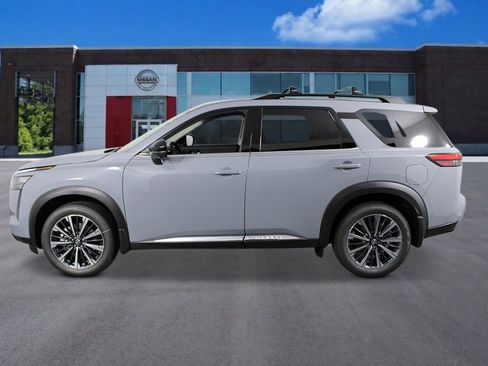 New 2026 Nissan Pathfinder Platinum image 2