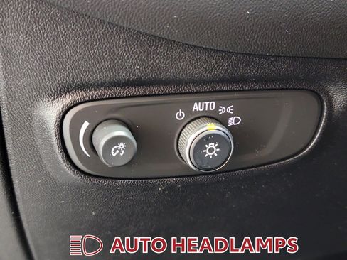 Used 2018 Chevrolet Equinox LT FWD image 24