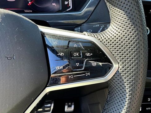 Certified 2024 Volkswagen Tiguan SEL R-Line image 24