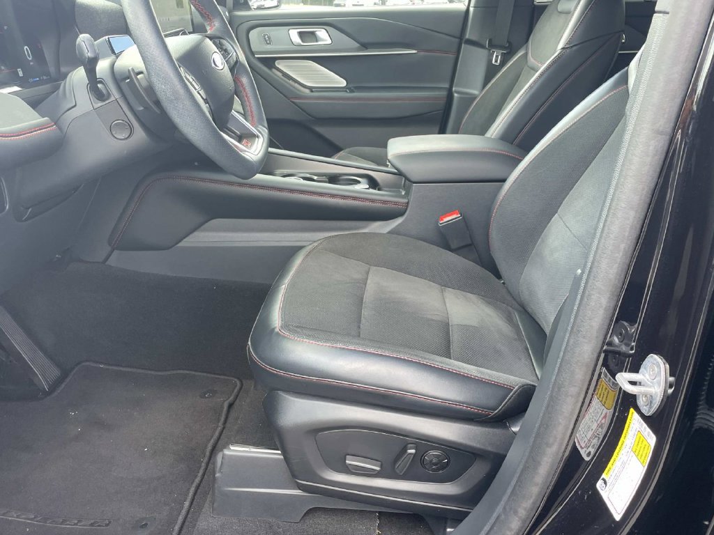 Used 2025 Ford Explorer ST AWD/4WD image 18
