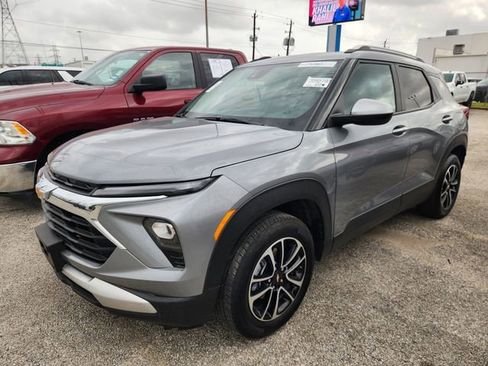 Used 2025 Chevrolet TrailBlazer LT image 3