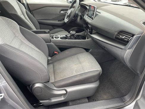 Used 2021 Nissan Rogue SV image 31