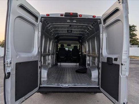 Used 2024 RAM ProMaster 2500 w/ Premium Convenience Group FWD image 16