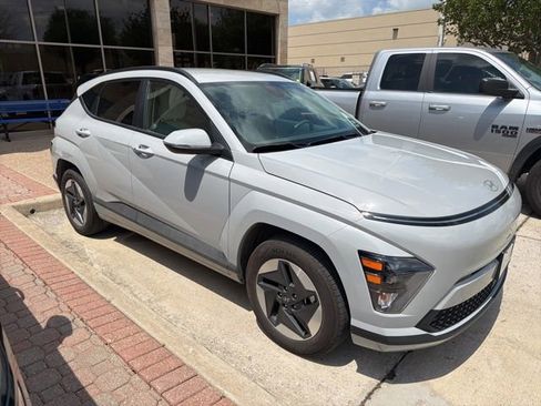 Used 2024 Hyundai Kona SEL FWD image 2