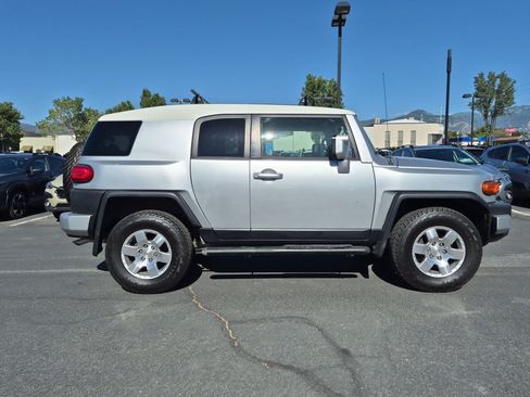 Used 2008 Toyota FJ Cruiser 4WD image 2