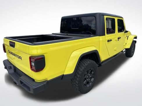 Used 2023 Jeep Gladiator Sport AWD/4WD image 3