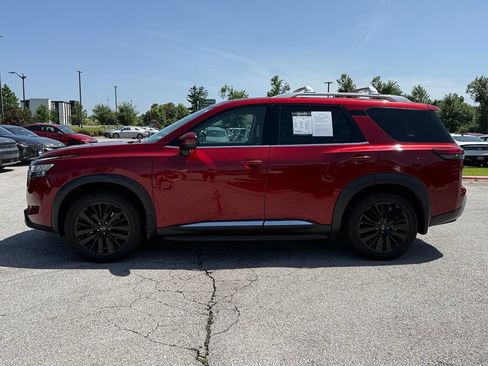 Used 2023 Nissan Pathfinder Platinum w/ Cargo Package AWD/4WD image 4