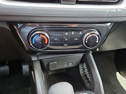 Used 2025 Chevrolet TrailBlazer LT FWD image 13