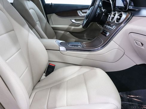 Certified 2022 Mercedes-Benz GLC 300 image 17