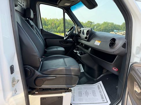 Used 2024 Mercedes-Benz Sprinter 2500 image 26
